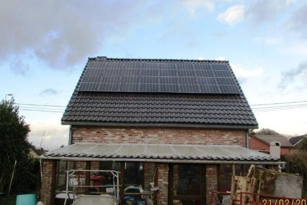 Placement de panneaux photovoltaïques à Blegny