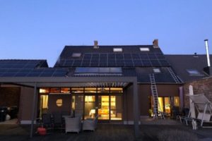 Placement de panneaux photovoltaïques à Herve, en province de Liège
