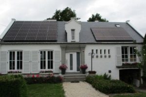 Placement de panneaux photovoltaïques à Tiège